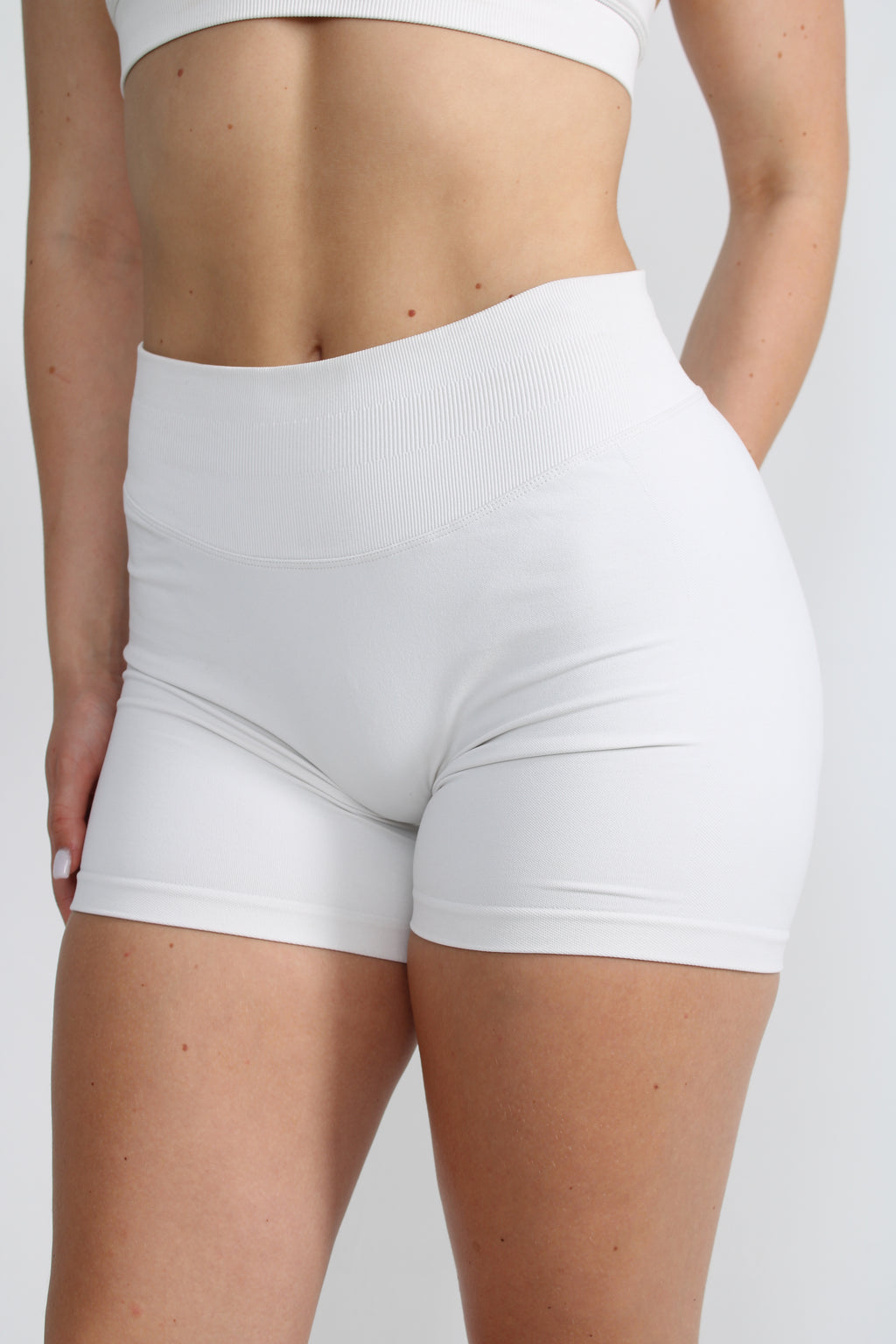 CORE SHORTS PEARL